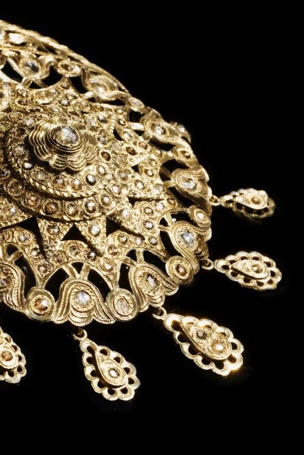 Photographie Close-Up de bijou d'art Oriental mis en vente à Sotheby's.