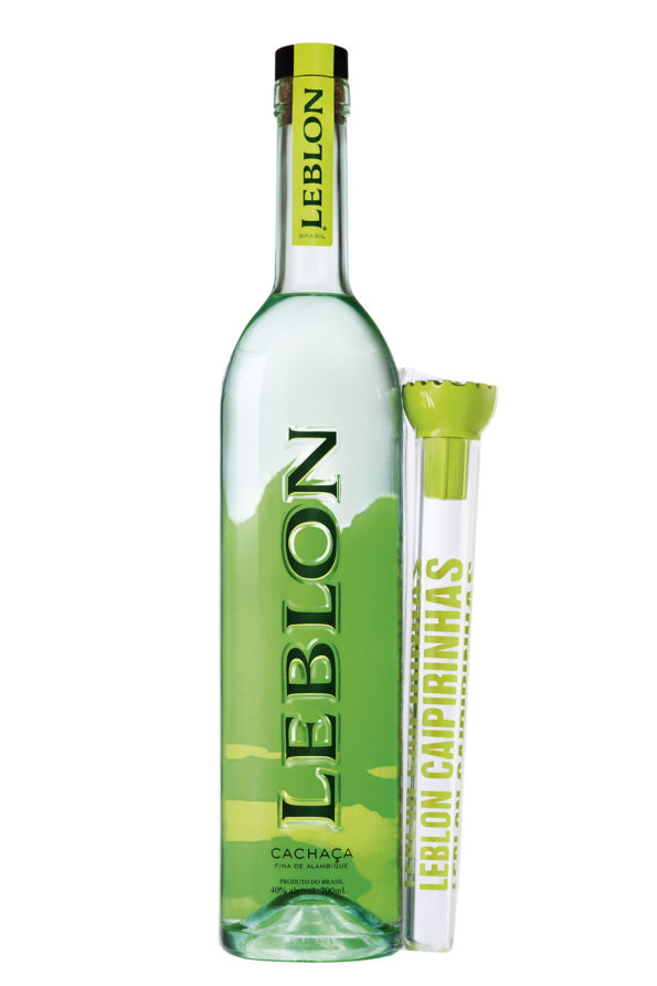 Nature morte bouteille d'alcool et accessoire, marque Leblon.
Pour agence A.R.C design (agence com) en 2016.